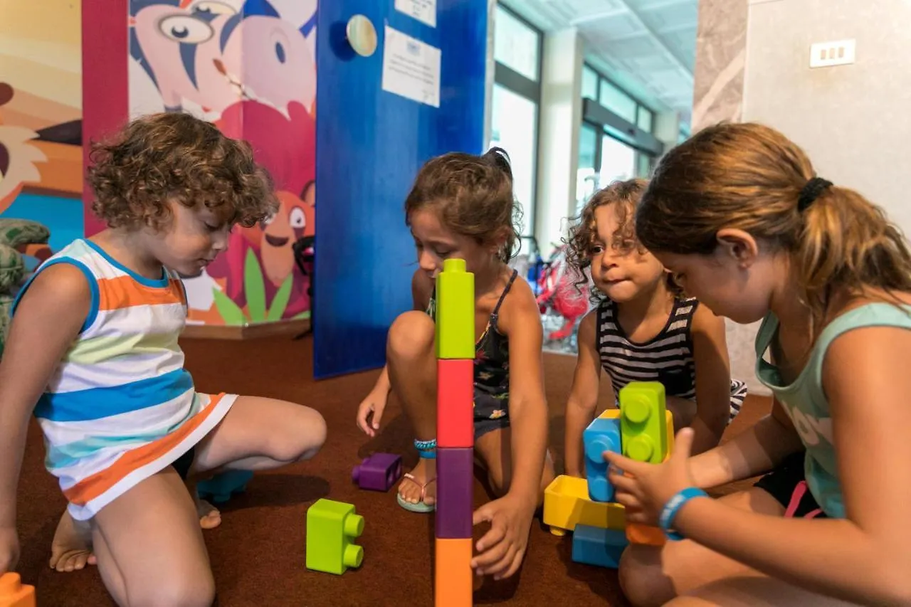 Fabilia Family Hotel Milano Marittima 4*,